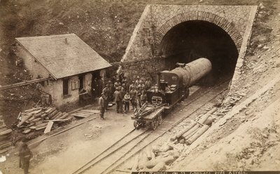 1880年頃、スイスのゴッタルド鉄道トンネルの建設中の労働者 作： Unknown